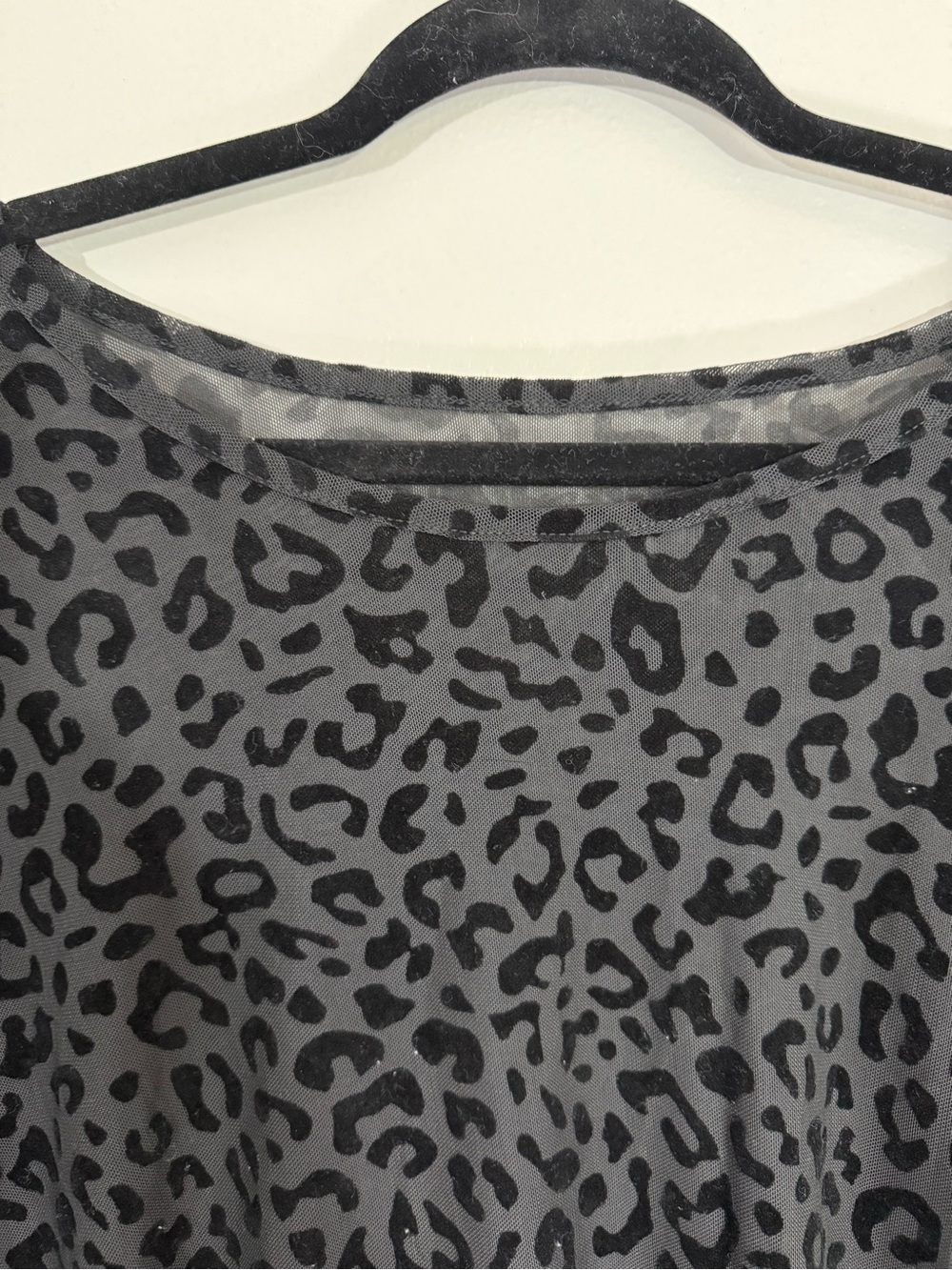 Women's Grey Leopard Print Short Sleeve Tee - Picture 3 of 4